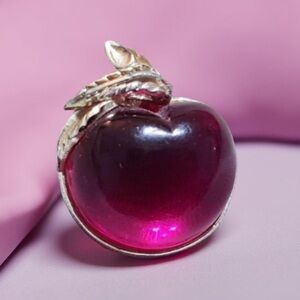 Sarah Coventry Gold Tone Lucite Jelly Belly Apple /Cherry Pin Brooch Vintage